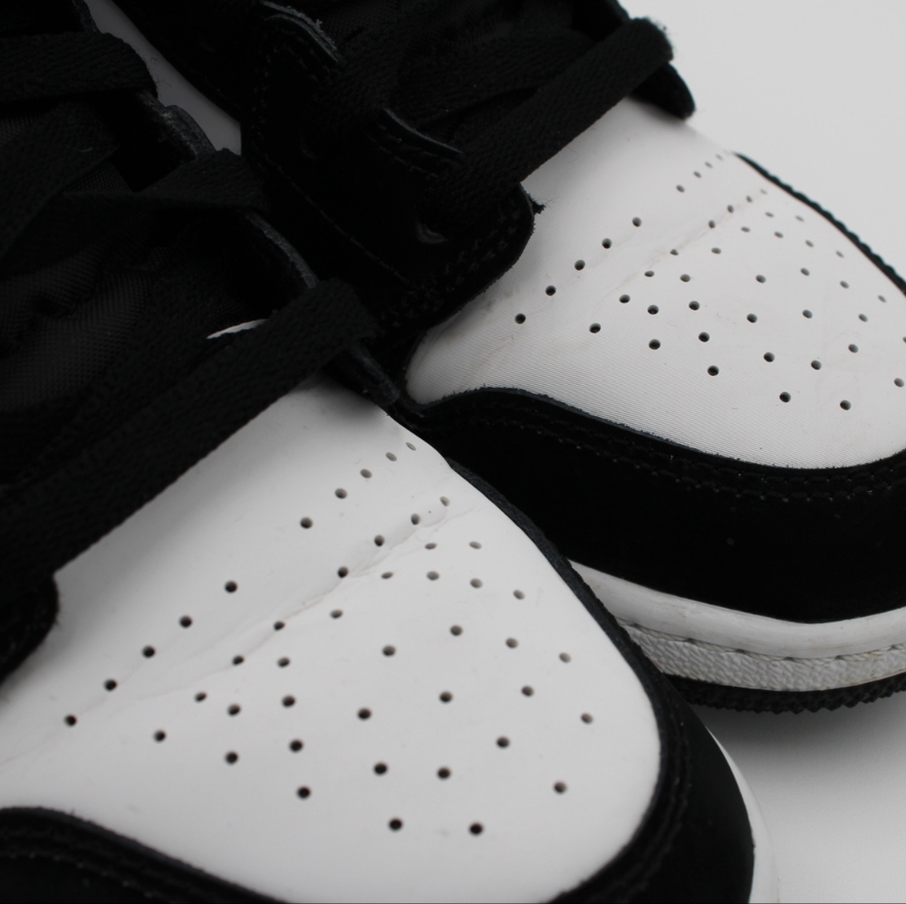 Air Jordan 1 Mid – Black/Racer Blue/White (GS)Size: 5.5Y - Picture 11 of 12